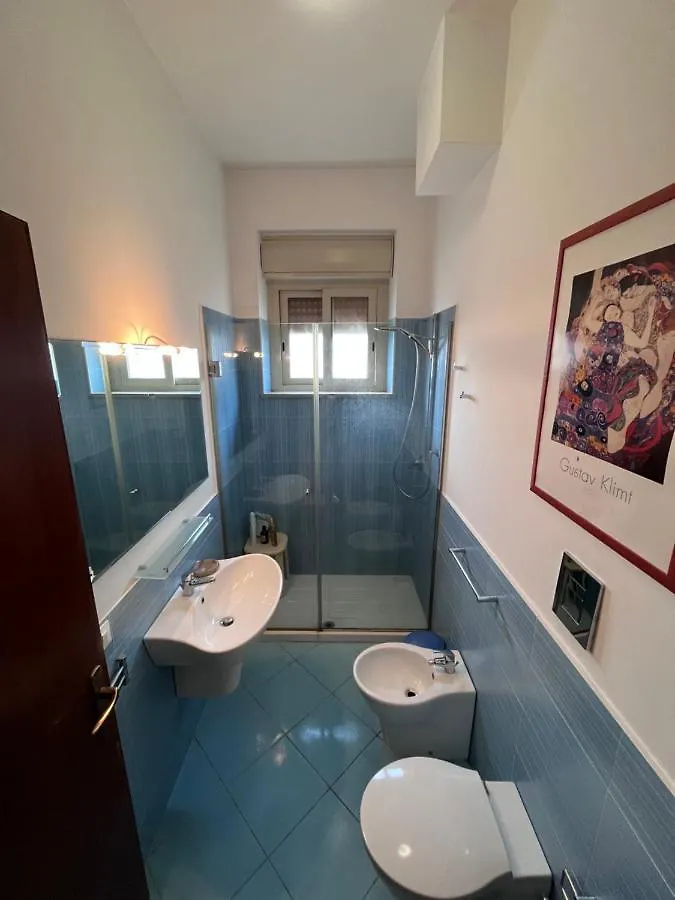 Friends House Apartment Palermo Homestay